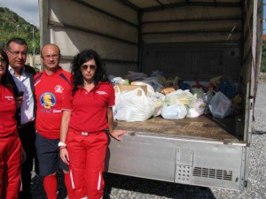 Uno scorcio dei beni di prima necessità raccolti