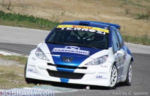 Fofò Di Benedetto alla guida della sua Peugeot 207 S2000