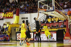 Il canestro ad un secondo dalla fine di Pascolo (Trento) che ha regalato la vittoria alla capolista