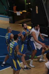 Il pivot argentino Gonzalez (Cefalù), autore di 20 punti