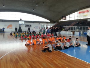 Il gruppo dei partecipanti alla manifestazione Minibasket