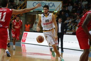 L'ex di turno Matteo Da Ros (Tezenis Verona)