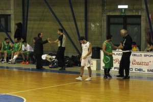 Il tecnico Pati (San Gabriele) protesta con gli arbitri