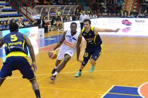 La difesa di Filloy, recuperato in extremis, su Weaver
