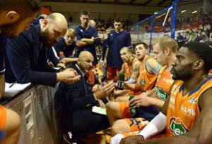 Piero Coen (coach Fileni Jesi) parla alla sua squadra