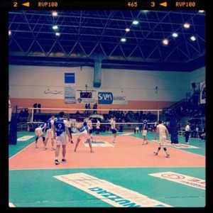Fase di gioco al PalaSassi tra Coserplast Matera e Elettrosud Volley Brolo