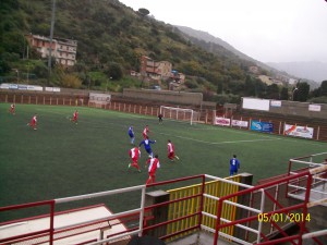 D'Avanzo in slalom tra le maglie biancorosse del Due Torri