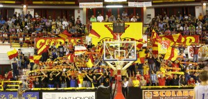 La tribunetta occupata dai tifosi della Sigma Barcellona