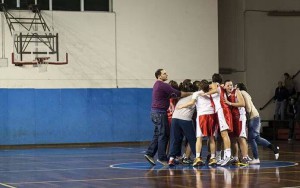 La festa al suono della sirena delle giocatrici del San Matteo per la vittoria di Catania