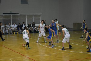 Il playmaket Pati (San GAbriele) in palleggio