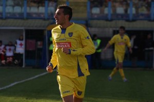 L'esterno sinistro Ciro Amelio con la divisa del Frosinone
