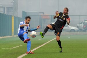 Maiorano impegnato in fase difensiva (foto Enzo Pinelli)