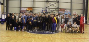 Epilogo del torneo con i rappresentanti delle tre squadre a centrocampo