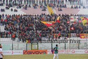 La Curva Sud torna finalmente a celebrare un successo casalingo (foto Paolo Furrer)