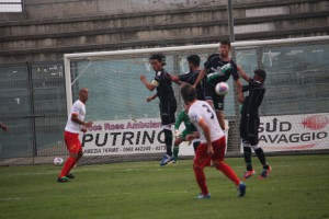 Riccardo Bolzan ci prova su punizione