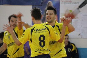 L'esultanza dei giocatori del Savio dopo un gol