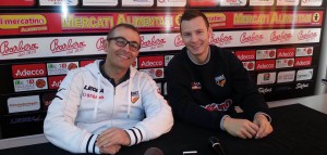 L'assistant coach della Sigma Barcellona Ugo Ducarello e Mauro Pinton in conferenza stampa