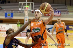 Prestazione altalenante per Ryan Hoover (Jesi), 10 punti per lui