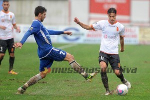 Squillace lotta in mezzo al campo