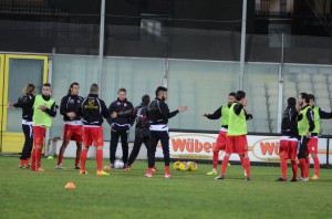 Il Messina durante il riscaldamento a Foggia (foto Bruno Cuteri)