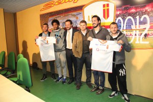 Il ds Ferrigno ed il dg Lo Monaco posano con i quattro acquisti