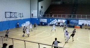 Una fase di gioco della sfida tra Mia Basket e Milazzo