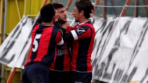 I festeggiamenti della Casertana per la vetta solitaria che fa rima con C unica