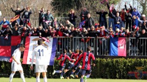 L'esultanza dei sostenitori della Casertana per il successo conquistato sul campo del Castel Rigone