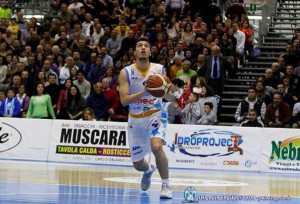 La guardia Giorgio Busco in azione con la maglia dell'Upea Orlandina