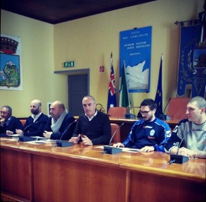 Il Sindaco Enzo Sindoni e tutte le Istituzioni presenti in Consiglio Comunale