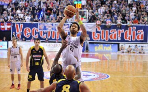 Hollis sfida la difesa di Barcellona