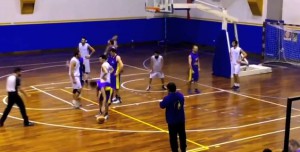 Frisenda segue l'azione dei suoi giocatori