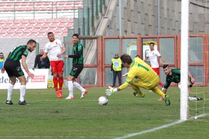 De Vena impegna Gallinetta (foto Luca Maricchiolo)