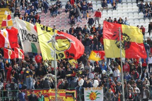 I tifosi giallorossi (foto Maricchiolo)