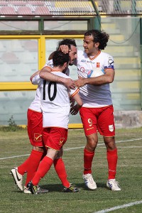 L'esultanza dei giallorossi (foto Luca Maricchiolo)