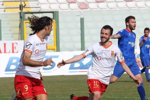 "Re Giorgio" Corona, autore di una doppietta, e Pagliaroli, tra i grandi protagonisti del successo del Messina (foto Maricchiolo)