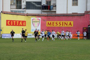 1-Lingresso-in-campo-delle-due-squadre-e-della-terna-arbitrale