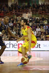 Il capitano Maresca marcato da Bowers