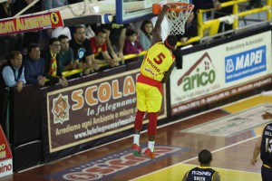 Una schiacciata di Alex Young