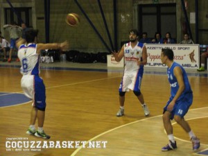 Scozzaro (Cocuzza) riceve palla