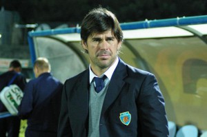 A Siracusa, con Ignoffo in squadra e Giuliano nella dirigenza, la prima vera avventura in panchina. Sfiorò la B