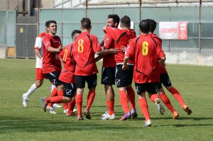 CDM-Rende 1-1. L'esultanza dei messinesi dopo il gol del vantaggio