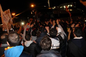 L'accoglienza dei tifosi del Messina alla squadra rientrata da Lamezia