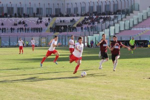 Buongiorno in azione alle spalle di Costa Ferreira