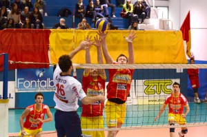 Una fase del match tra Messina e Cosenza (foto Giovanni Isolino)