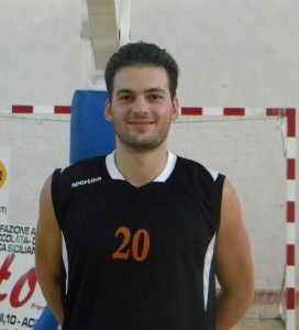 Un primo piano del pivot Sebastiano Restuccia (Amatori)