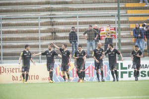 L'esultanza dei giallorossi (foto Vincenzo Ranalli)