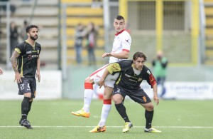 Il difensore Antonio Cucinotta in azione 