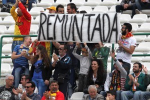 Uno striscione propiziatorio in Curva Sud
