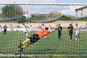 Il rigore del 2-1 di capitan Santo Privitera